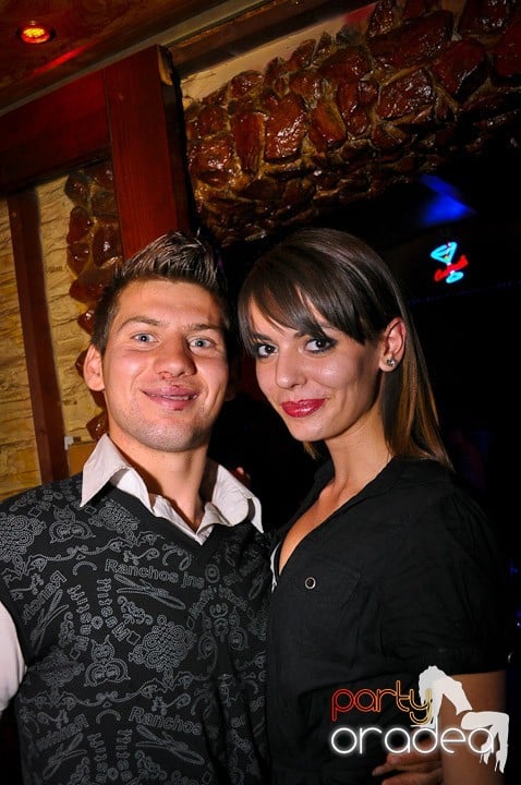 Petrecerea continuă în Downtown, 