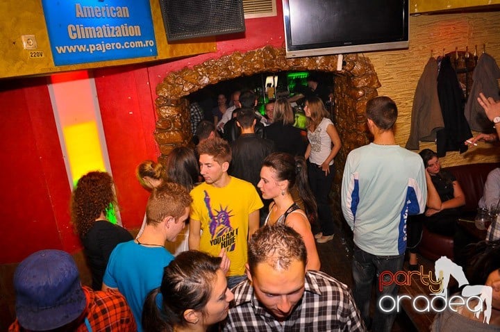 Petrecerea continuă în Downtown, 