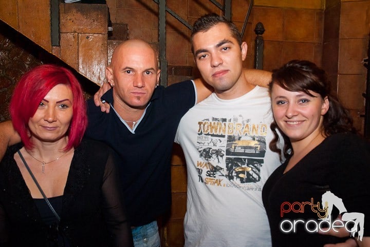 Petrecerea continuă în Downtown, 