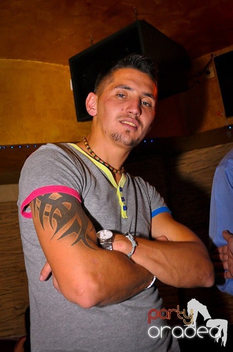 Petrecerea continuă în Downtown, 