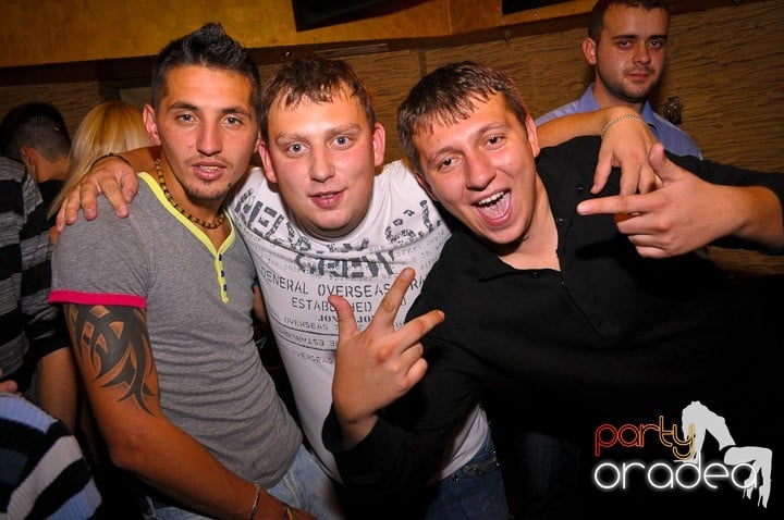 Petrecerea continuă în Downtown, 