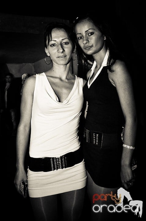 Petrecerea continuă în Downtown, 