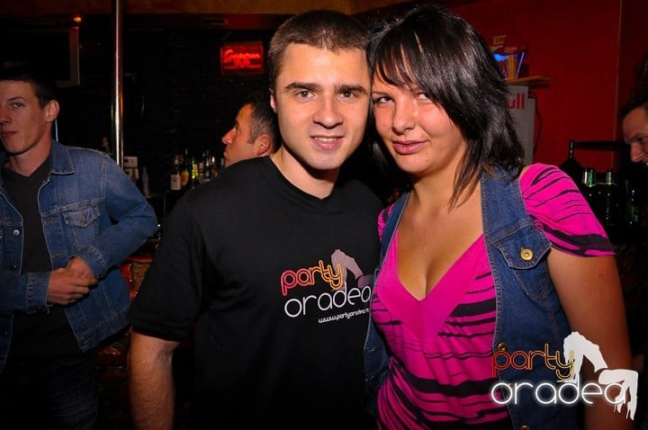 Petrecerea continuă în Downtown, 