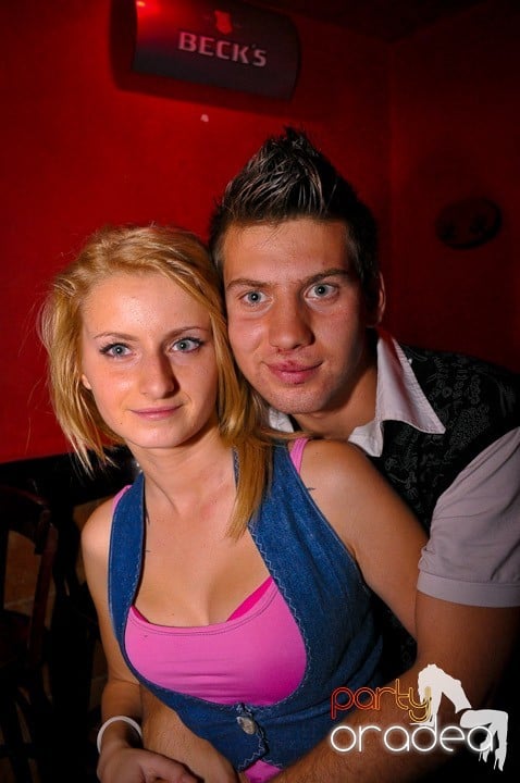 Petrecerea continuă în Downtown, 