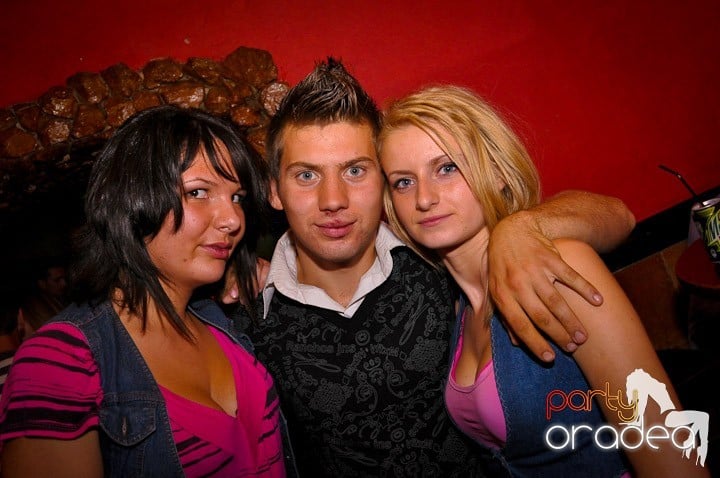 Petrecerea continuă în Downtown, 