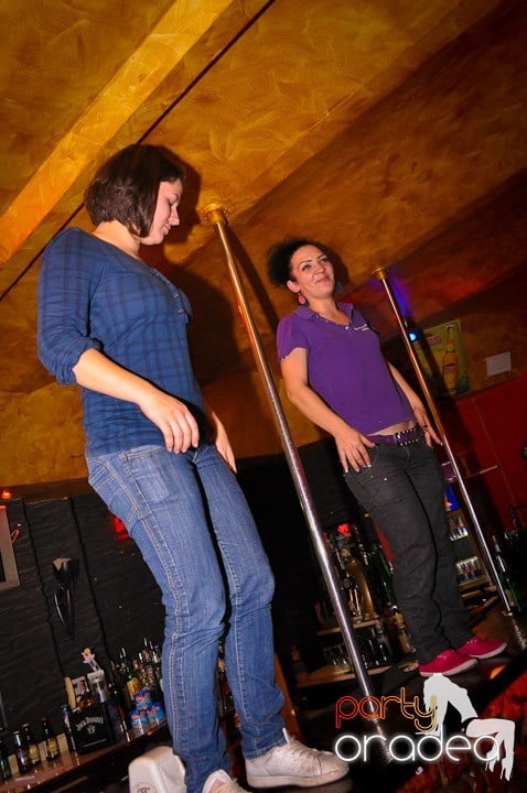 Petrecerea continuă în Downtown, 