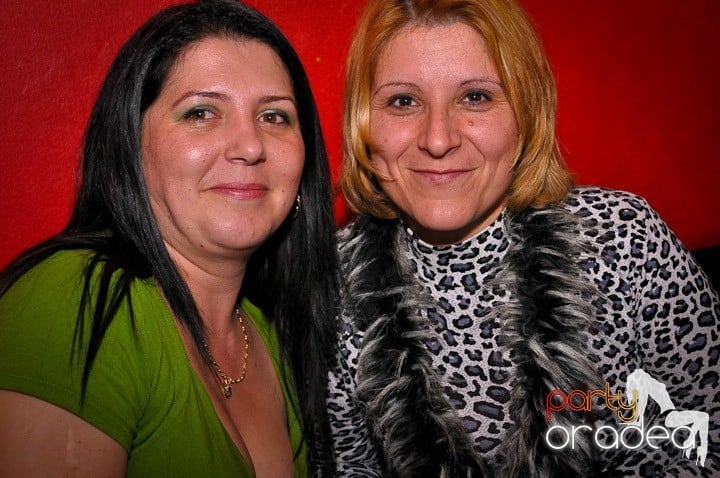 Petrecerea continuă în Downtown, 