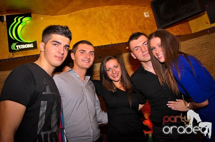 Petrecerea continuă în Downtown, 