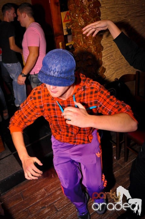 Petrecerea continuă în Downtown, 