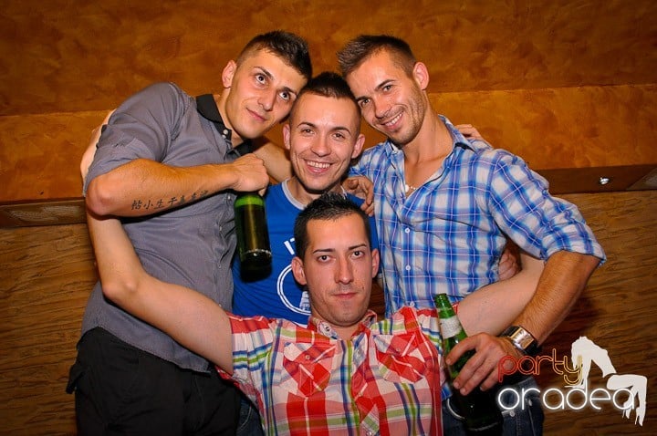 Petrecerea continuă în Downtown, 