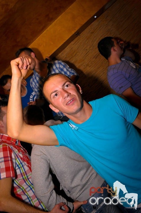 Petrecerea continuă în Downtown, 