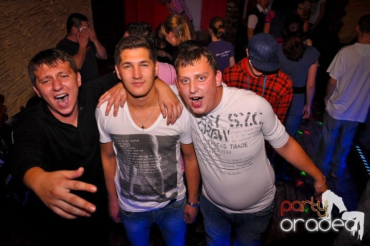 Petrecerea continuă în Downtown, 