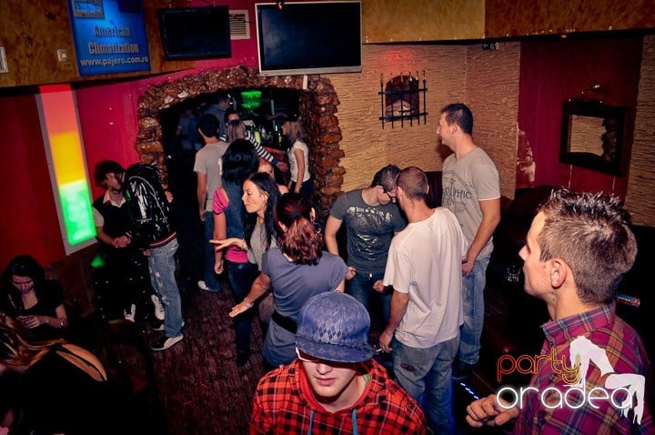 Petrecerea continuă în Downtown, 