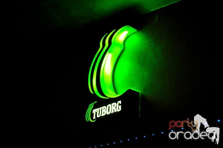 Petrecerea continuă în Downtown, 