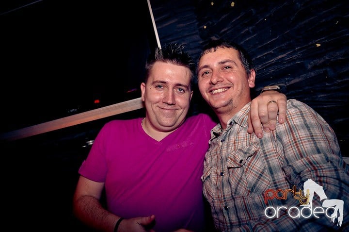 Petrecerea continuă în Downtown, 