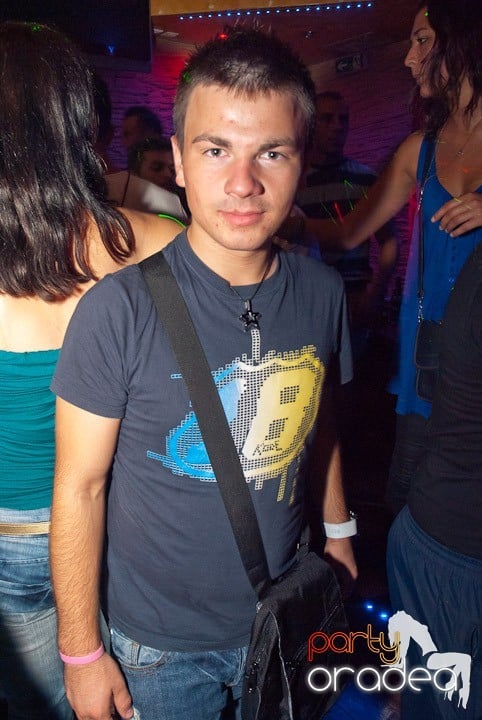 Petrecerea continuă în Downtown, 