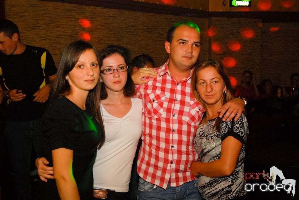 Petrecerea continuă în Downtown, 