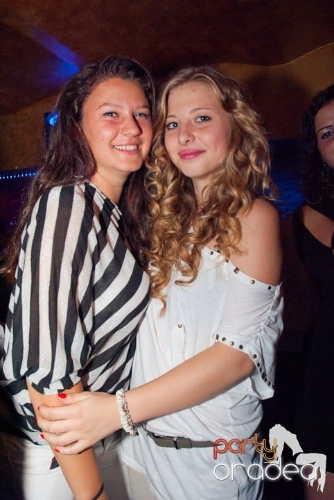 Petrecerea continuă în Downtown, 