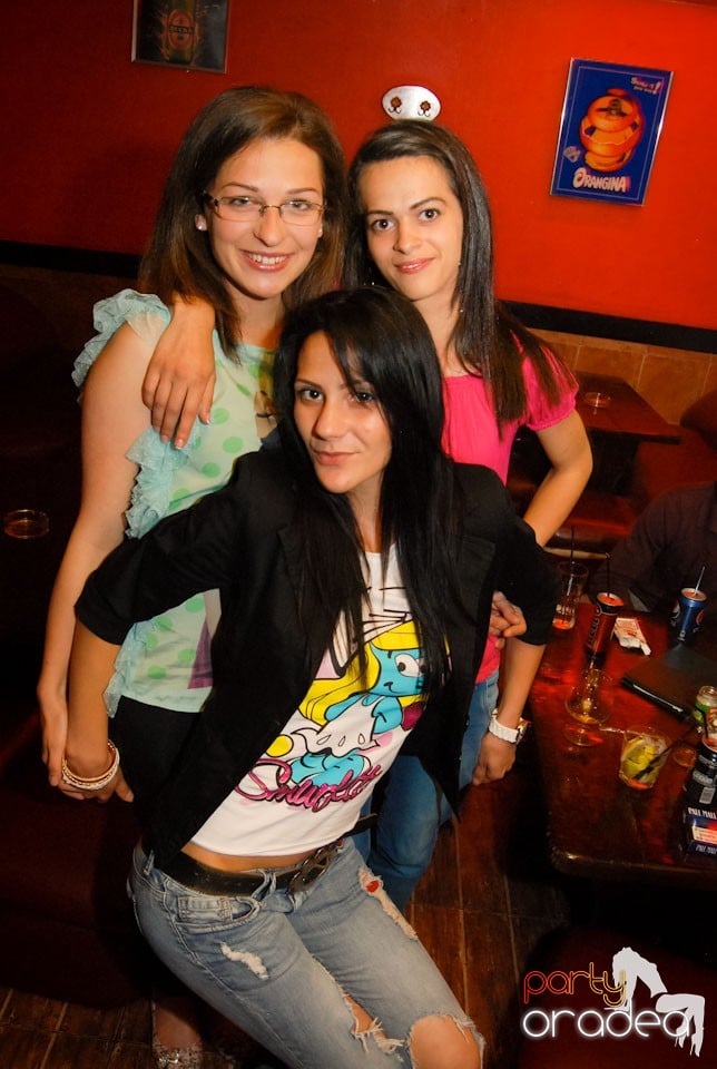 Petrecerea continuă în Downtown, 