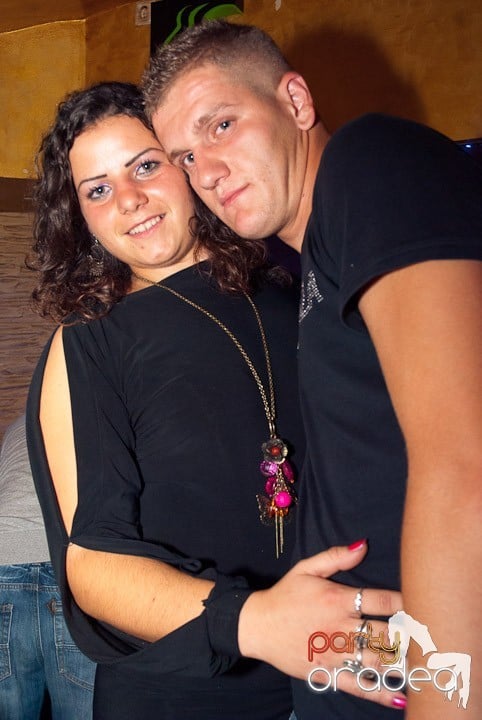 Petrecerea continuă în Downtown, 