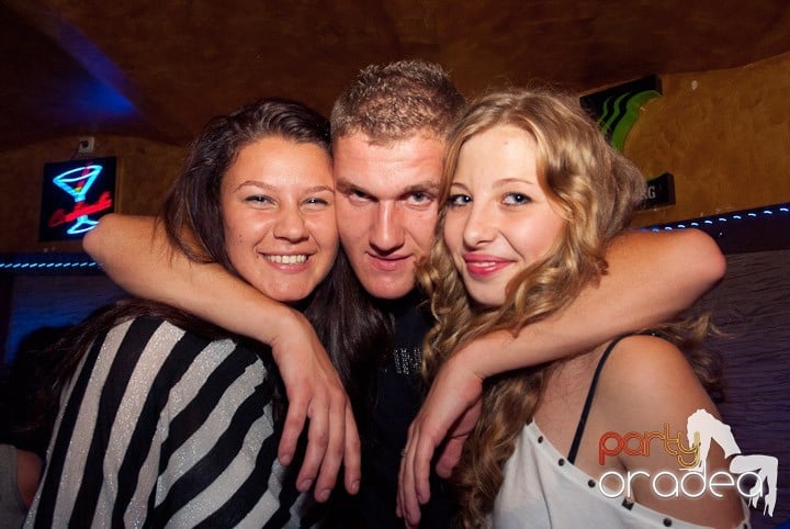 Petrecerea continuă în Downtown, 