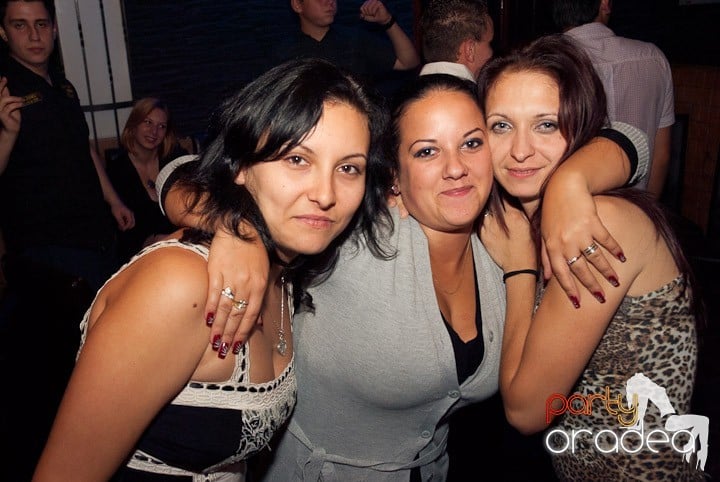 Petrecerea continuă în Downtown, 