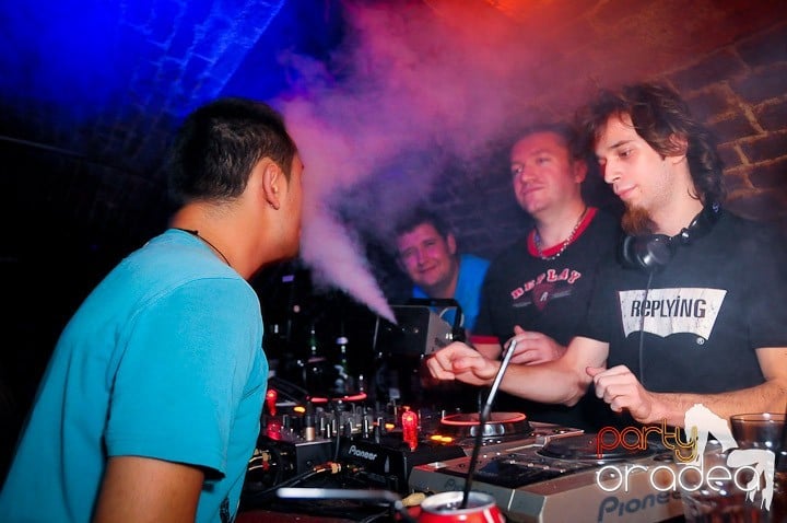 Petrecerea continuă şi în timpul şcolii, 