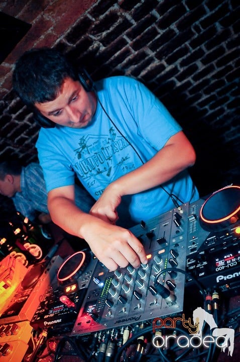 Petrecerea continuă şi în timpul şcolii, 