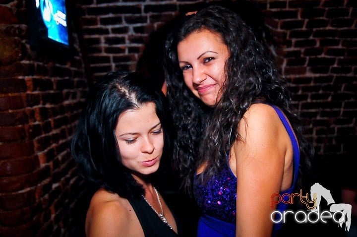 Petrecerea continuă şi în timpul şcolii, 