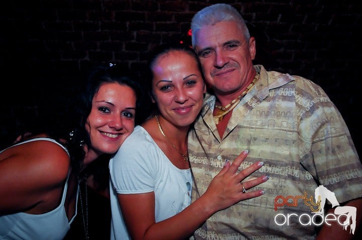 Petrecerea continuă şi în timpul şcolii, 