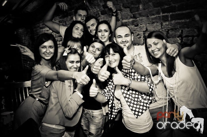 Petrecerea continuă şi în timpul şcolii, 