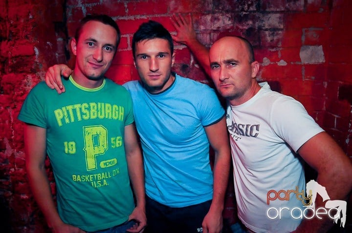 Petrecerea continuă şi în timpul şcolii, 