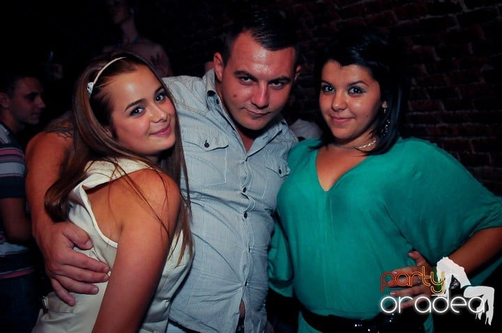 Petrecerea continuă şi în timpul şcolii, 