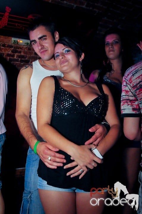 Petrecerea continuă şi în timpul şcolii, 