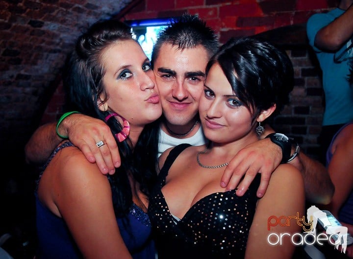 Petrecerea continuă şi în timpul şcolii, 