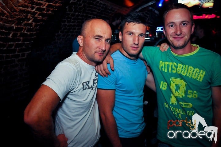 Petrecerea continuă şi în timpul şcolii, 