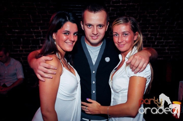 Petrecerea continuă şi în timpul şcolii, 