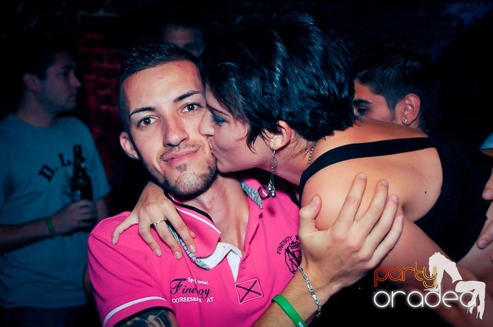 Petrecerea continuă şi în timpul şcolii, 