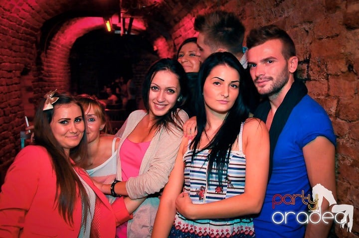 Petrecerea continuă şi în timpul şcolii, 