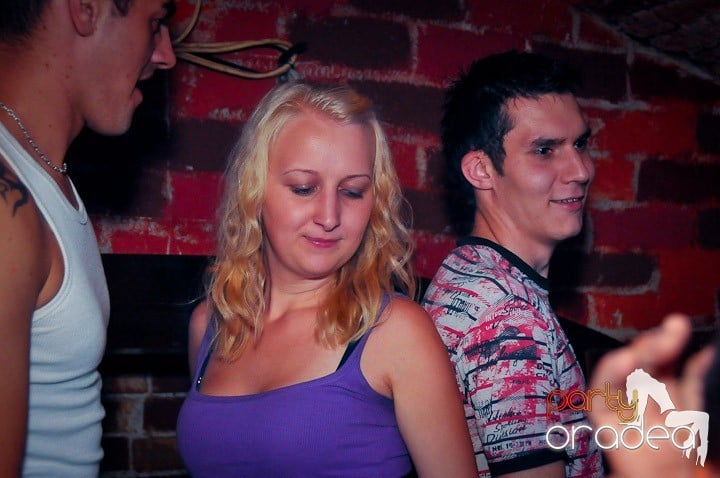 Petrecerea continuă şi în timpul şcolii, 