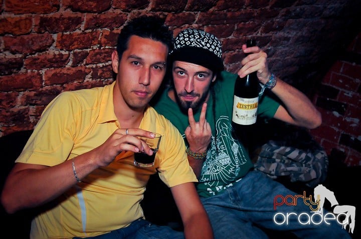 Petrecerea continuă şi în timpul şcolii, 