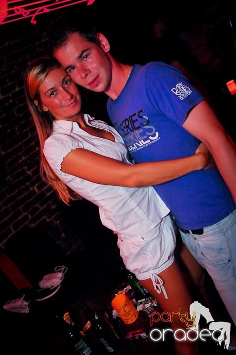 Petrecerea continuă şi în timpul şcolii, 