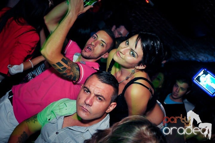 Petrecerea continuă şi în timpul şcolii, 