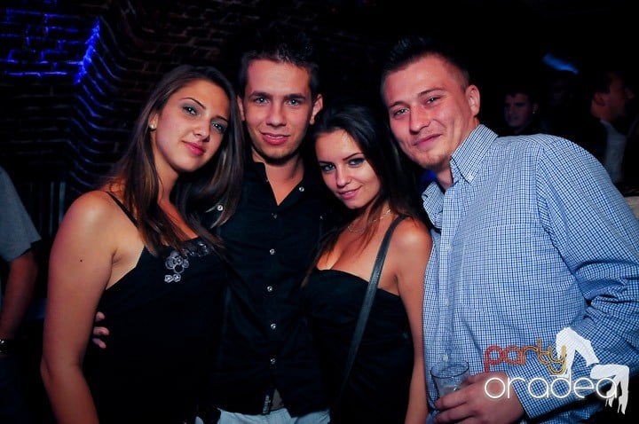 Petrecerea continuă şi în timpul şcolii, 