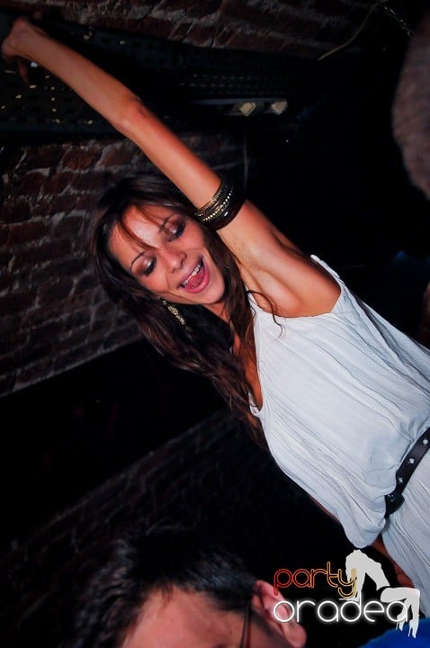 Petrecerea continuă şi în timpul şcolii, 