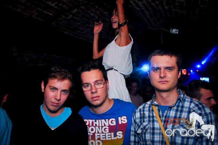 Petrecerea continuă şi în timpul şcolii, 