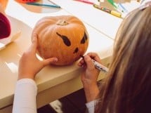 Petrecerea copiilor la Halloween Costume Ball