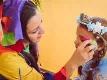 Petrecerea copiilor la Halloween Costume Ball