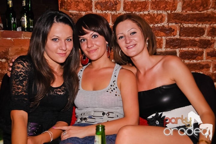 Petrecerea de joi seara din Escape, 