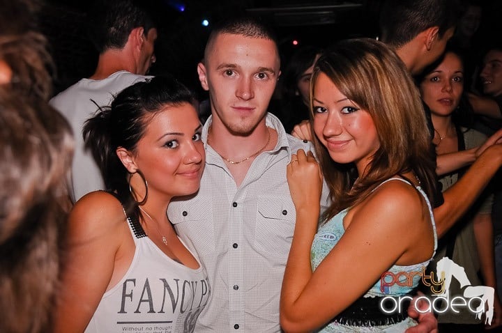 Petrecerea de joi seara din Escape, 